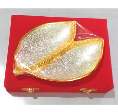 sankalan art gallery supari tray, made of aluminium, gold and silver plated, velvet box packed, size 6
